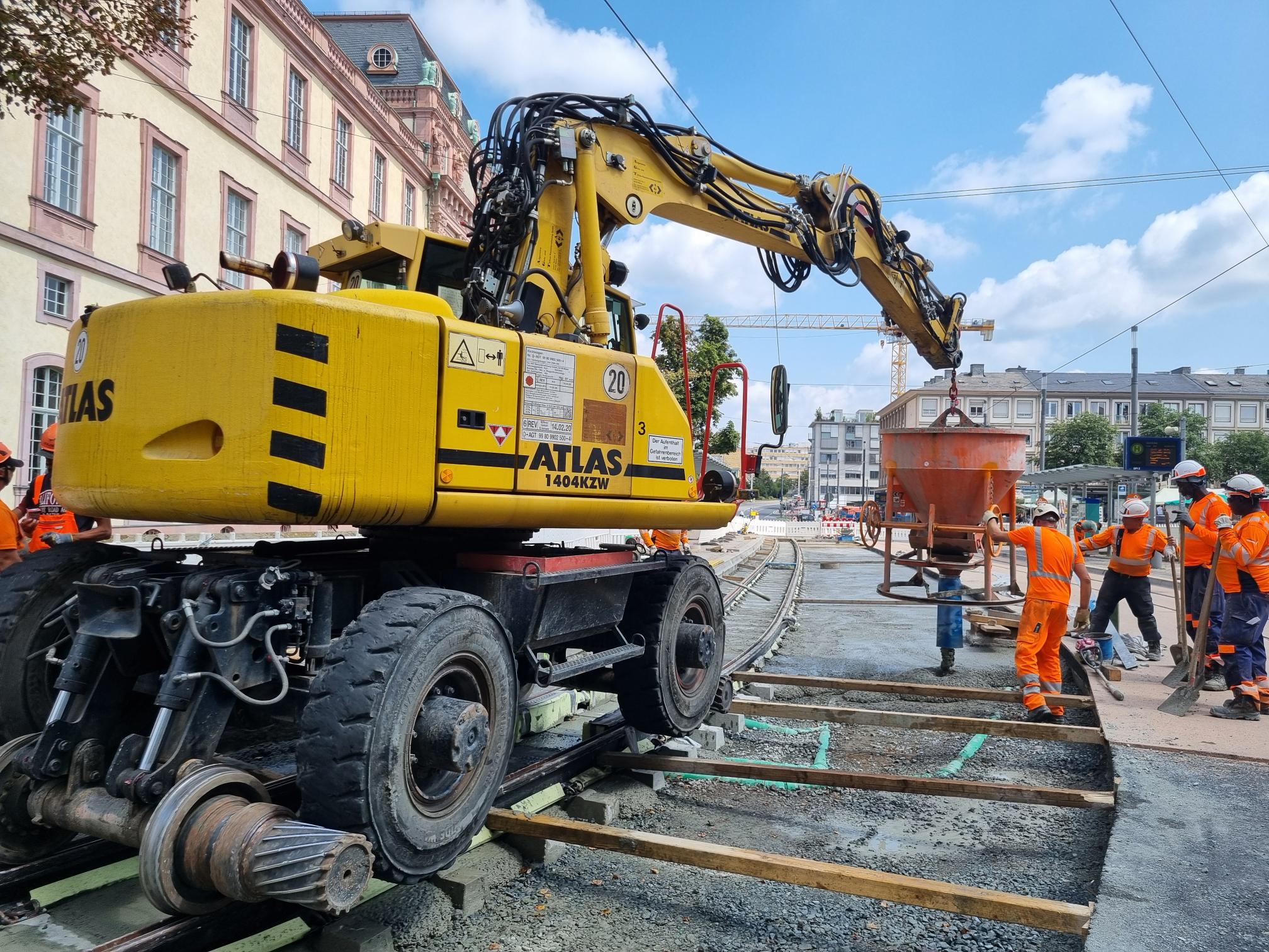 Die Sommerferien bedeuten für die AGT GmbH Hochbetrieb auf den Großbaustellen