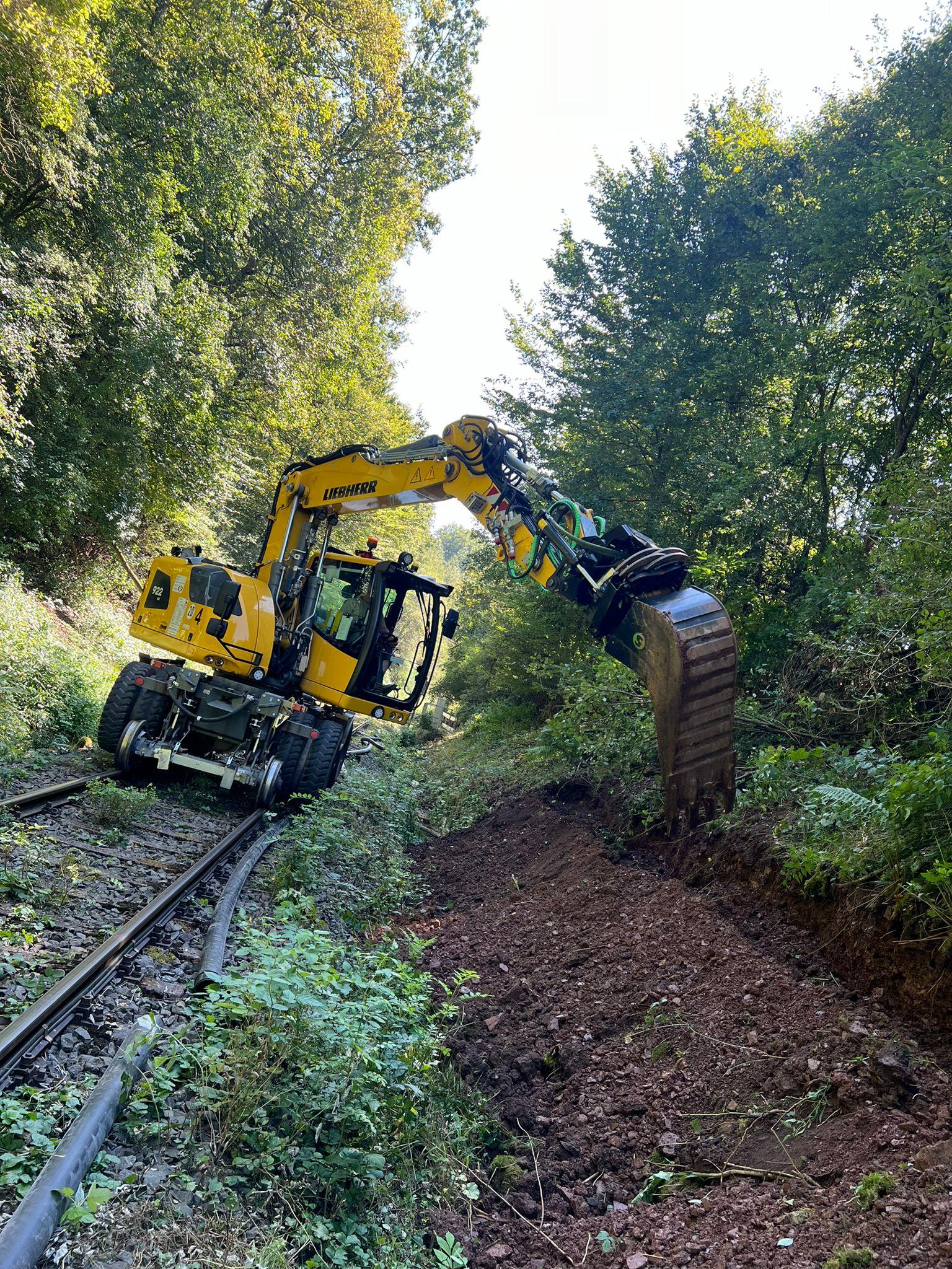 Erstellung der Kabeltiefbauanlage des Bahnübergangs in Mittel-Gründau